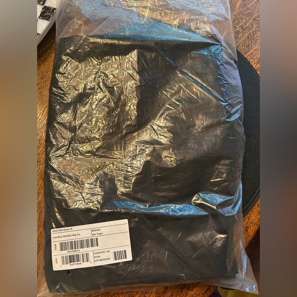 ALO Yoga Wanderlust Wide Leg Trouser Black Medium - NWT! - Picture 8 of 13